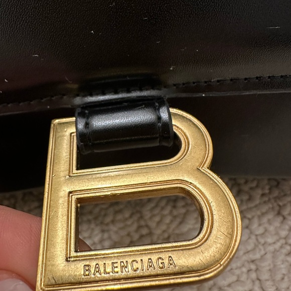 Black Handbag - Picture 6 of 11